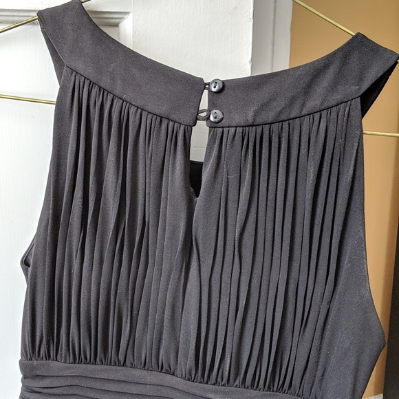 Knee-length black dress - Picture 3 of 3